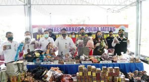 Ditresnarkoba-Polda-Jateng-musnahkan-jamu-palsu-jurnaljateng.id