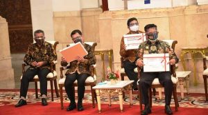 Jokowi-menyerahkan-Dipa-jurnaljateng.id