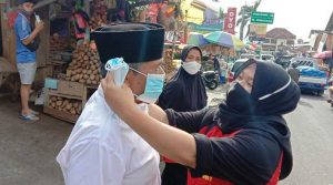 Pembagian-Masker-Pedagang-Bandungan-jurnaljateng.id