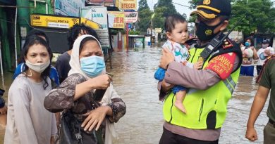 TNI Polri Bantu korban banjir