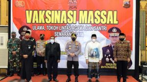 Kapolri Jenderal Listyo Sigit Prabowo tinjau vaksinasi di Masjid Agung Jawa Tengah