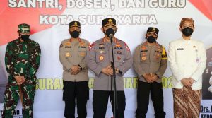 Kapolri Jnderal Listyo Sigit Prabowotinjau vaksinasi di Surakarta
