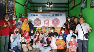 Tiga Lembaga AWPI Semarang, PSi dan Sapu Jagad Semarang berikan santunan kepada anak yatim