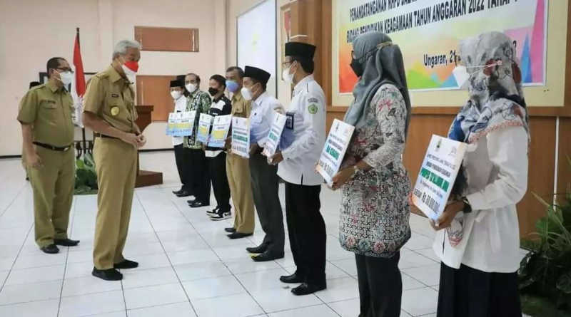 Ganjar Pranowo Beri Bantuan ke Lembaga Pendidikan Keagamaan jurnaljateng-id