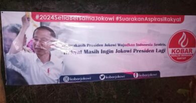 Spanduk Kobar Dukung Jokowi 3 Periode