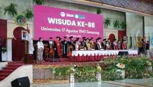 Gelar Wisuda ke-88, Ini Harapan Rektor Universitas 17 Agustus Semarang