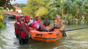 Brimob Polda Jateng, Bantu Korban Banjir Demak dan Grobogan