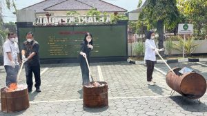 Kejari Kendal Musnahkan Puluhan Ribu Barang Bukti Perkara 2024-2025
