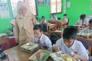 Murid SD Bandarharjo Antusias Ikuti Program Makan Bergizi dan Cek Kesehatan Gratis