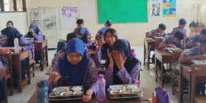 Program Makan Bergizi Gratis Tingkatkan Semangat Belajar Siswa SMPN 3 Kalimanah
