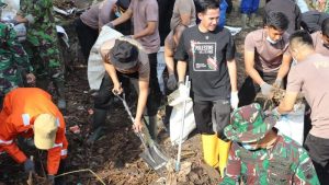 Cegah Banjir, Pemkab Kendal, Kodim, dan Polres Satukan Langkah Bersihkan Sungai Kali Aji